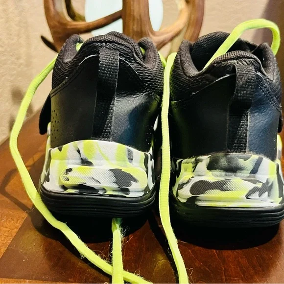 Under Armour Kids' Boys Zone BB Black and Neon Green Sneakers Size 2Y - Picture 4 of 8